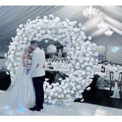 Large Flower Arrangements For Wedding Photos