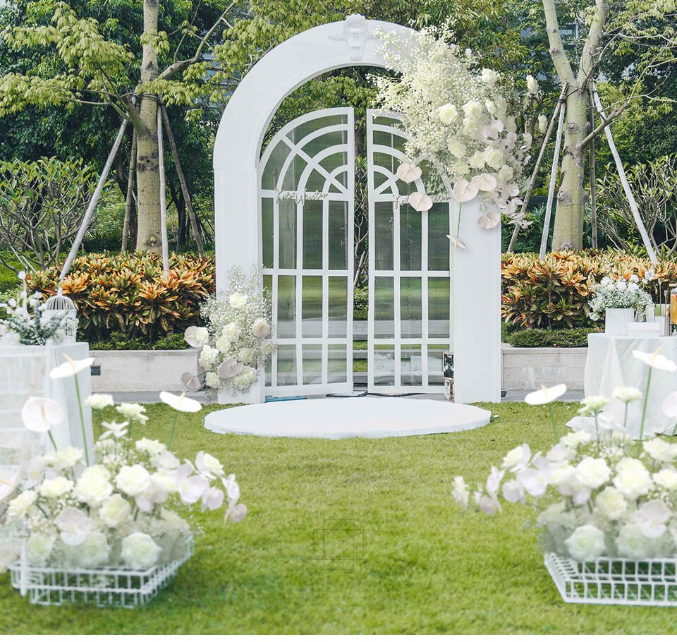 Floral Centerpiece Arrangement for Round Wedding Reception Table