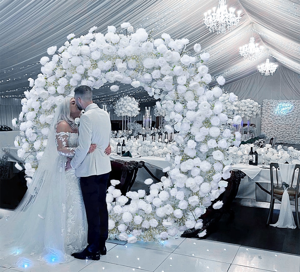 large flower arrangements for wedding photos