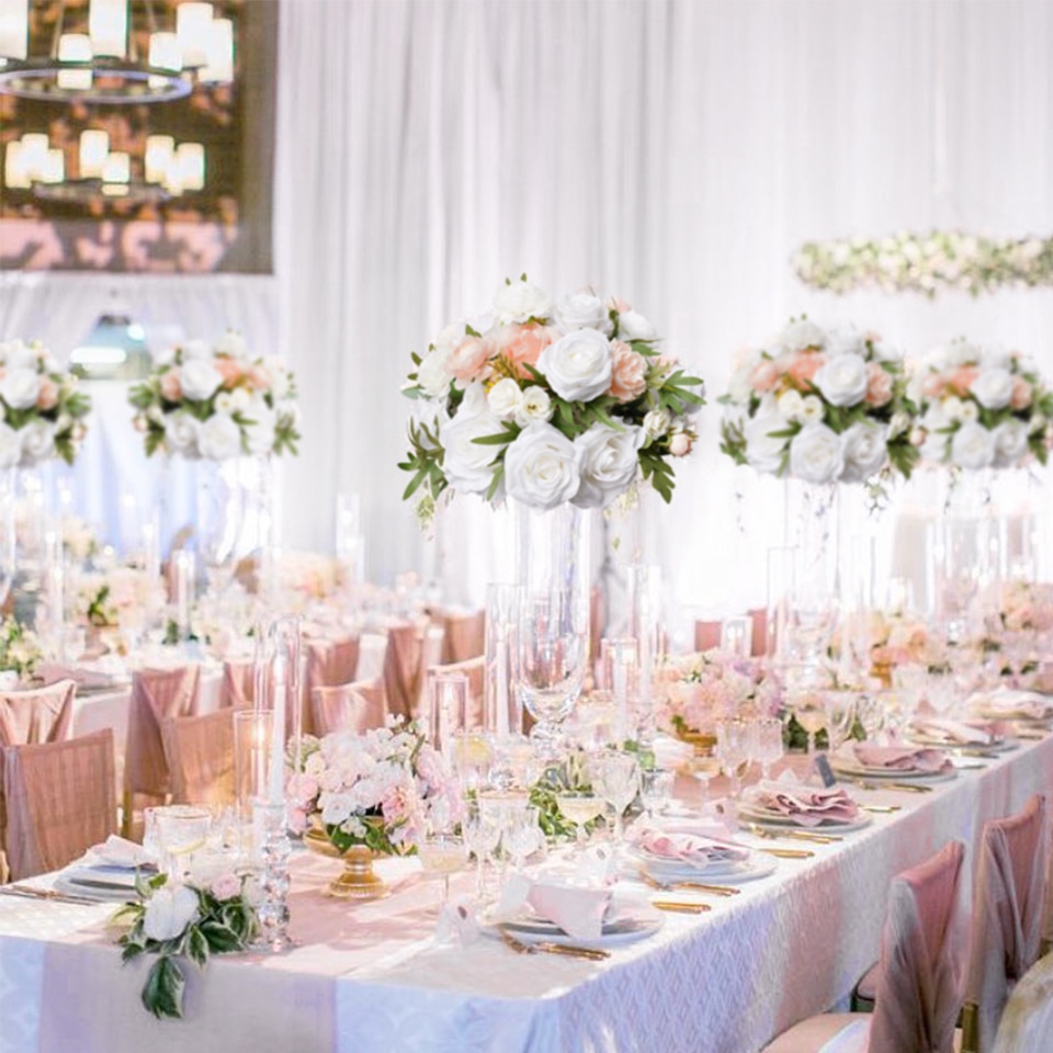 Choosing the right flowers for wedding centerpieces