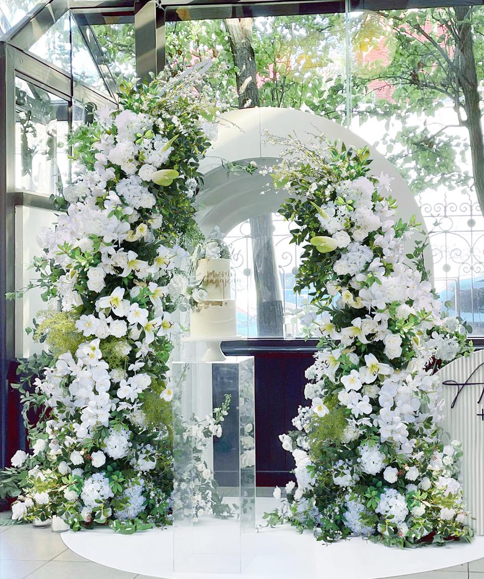 iolani palace gazebo wedding decor