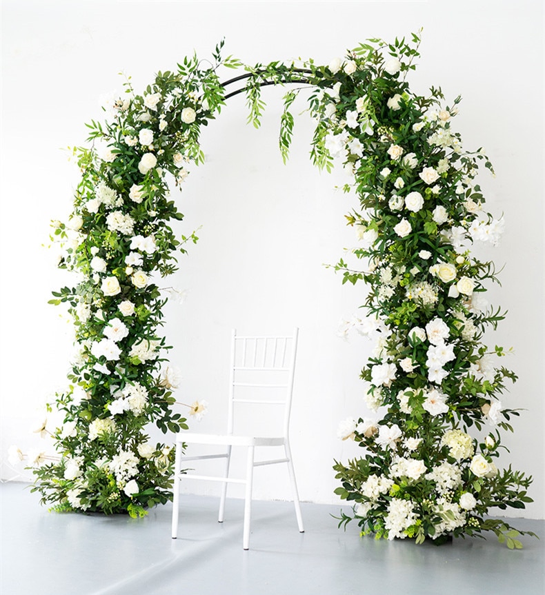 Floral arrangements: Incorporating fresh flowers for a vibrant atmosphere.